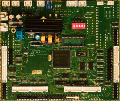 The front of the BZS1 variant of the control PCB. It looks superficially similar to the newer BZS3 one. Differences are described in the text.